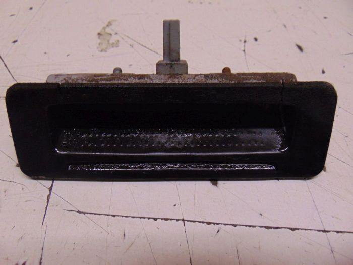 Taster Heckklappe Heckklappenöffner OPEL SIGNUM 2.2 DIRECT 114 KW 1307621 Bild Taster Heckklappe Heckklappenöffner OPEL SIGNUM 2.2 DIRECT 114 KW 1307621