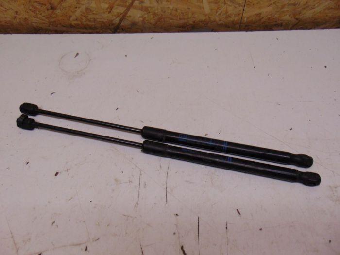 Heckklappendämpfer links und rechts OPEL ASTRA H CARAVAN 1.9 CDTI 74 KW 13122695 Bild Heckklappendämpfer links und rechts OPEL ASTRA H CARAVAN 1.9 CDTI 74 KW 13122695