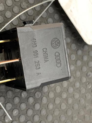 Relais SKODA Fabia II (5J) 4H0951253A Bild Relais SKODA Fabia II (5J) 4H0951253A