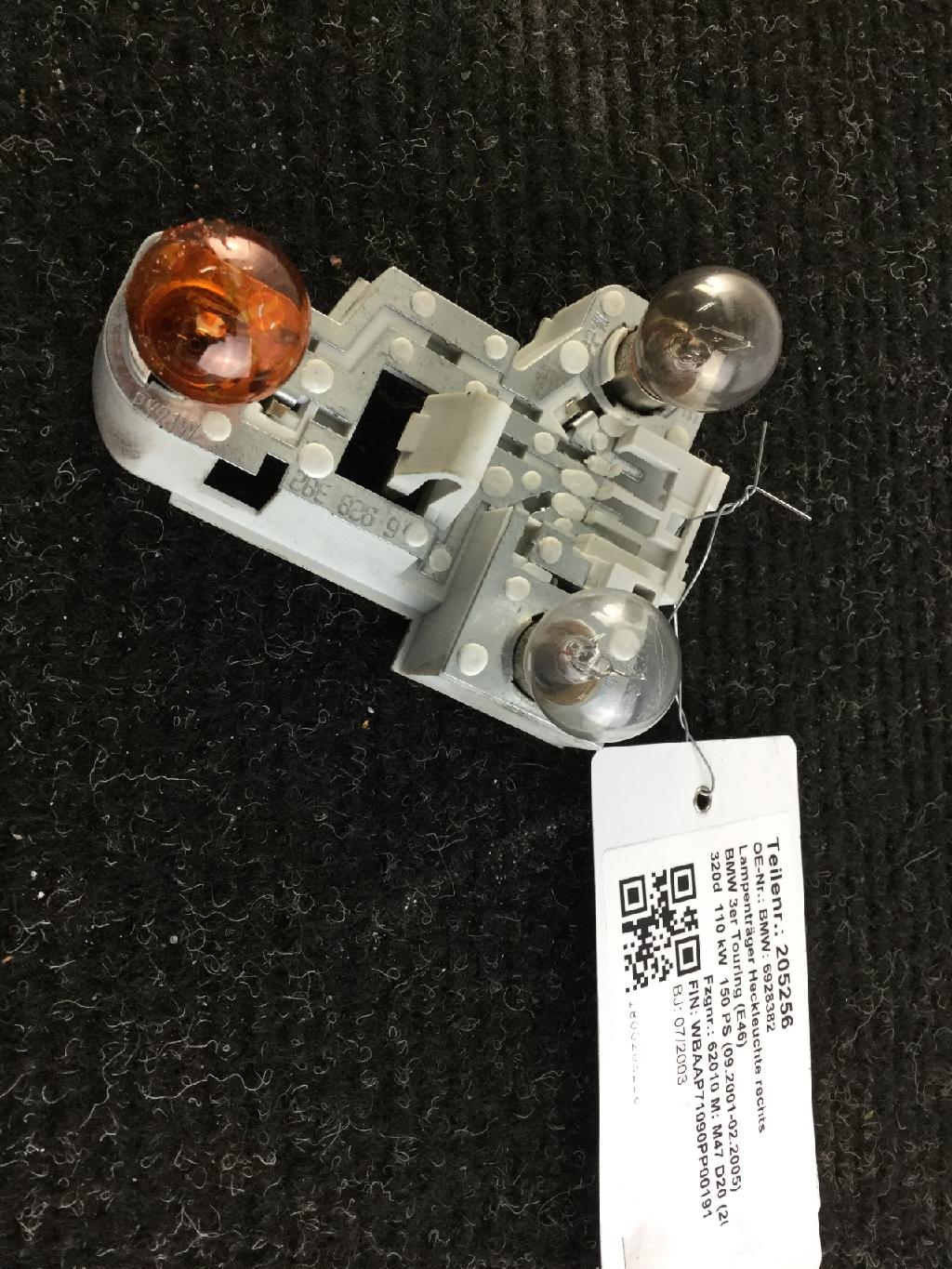 Lampenträger Heckleuchte rechts BMW 3er Touring (E46) 6928382 Bild Lampenträger Heckleuchte rechts BMW 3er Touring (E46) 6928382
