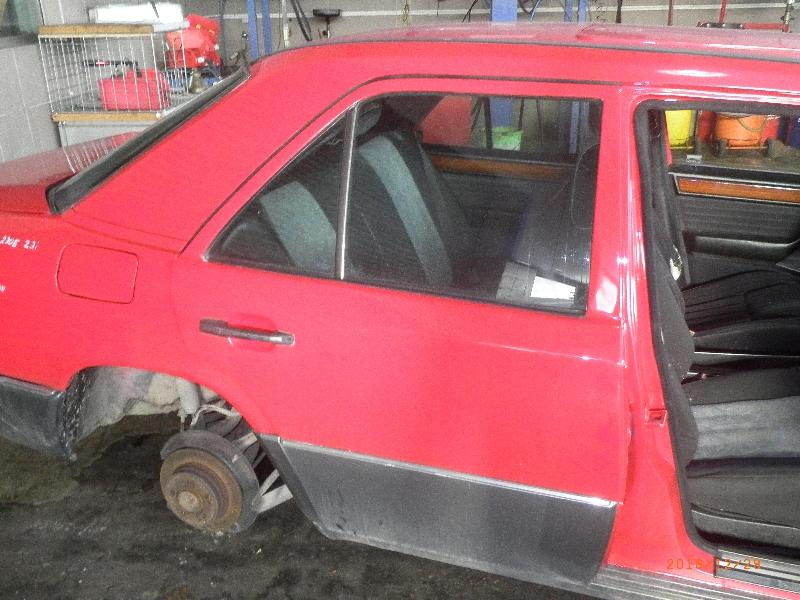 Tür rechts hinten MERCEDES-BENZ 124 Stufenheck (W124) Bild Tür rechts hinten MERCEDES-BENZ 124 Stufenheck (W124)
