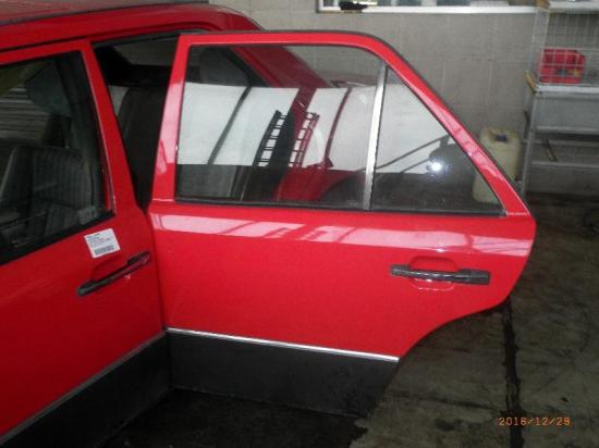 Tür links hinten MERCEDES-BENZ 124 Stufenheck (W124) Bild Tür links hinten MERCEDES-BENZ 124 Stufenheck (W124)
