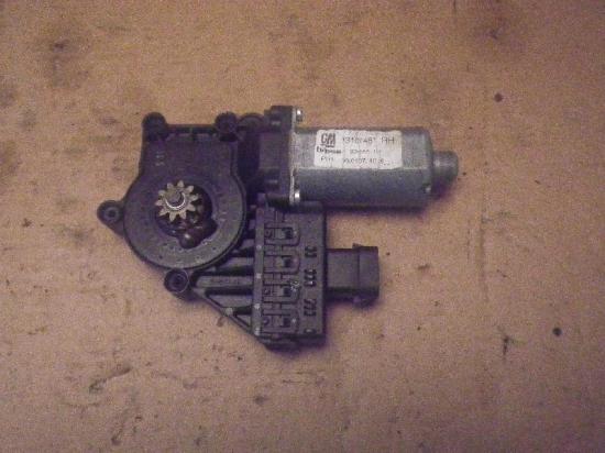 Motor Fensterheber rechts vorne OPEL Astra H Caravan 13101481 Bild Motor Fensterheber rechts vorne OPEL Astra H Caravan 13101481