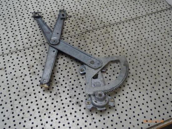 Fensterheber rechts vorne MERCEDES-BENZ 124 Stufenheck (W124) Bild Fensterheber rechts vorne MERCEDES-BENZ 124 Stufenheck (W124)