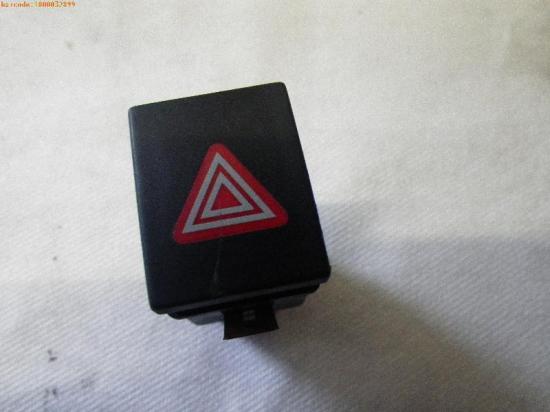 Schalter für Warnblinker VW Polo IV (9N, 9A) Bild Schalter für Warnblinker VW Polo IV (9N, 9A)