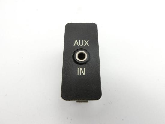 BMW E91 330XD 05-08 Aux In Adapter Audiobuchse Bild BMW E91 330XD 05-08 Aux In Adapter Audiobuchse