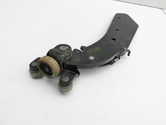 Mercedes W447 W640 Vito 14-19 lang Führungsrolle für Schiebetür Rechts Mitte Unten Bild Mercedes W447 W640 Vito 14-19 lang Führungsrolle für Schiebetür Rechts Mitte Unten