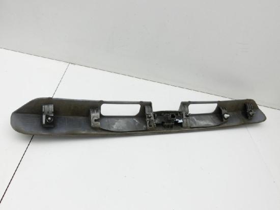Peugeot 5008 I T87 09-13 Blende Griffleiste für Heckklappe Bild Peugeot 5008 I T87 09-13 Blende Griffleiste für Heckklappe