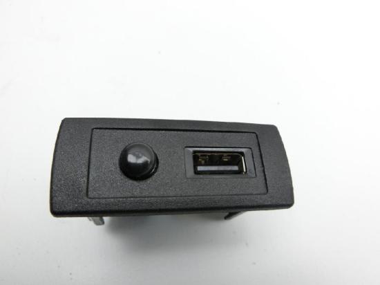 Mercedes W447 W640 Vito 14-19 USB AUX Buchse Anschluss Bild Mercedes W447 W640 Vito 14-19 USB AUX Buchse Anschluss