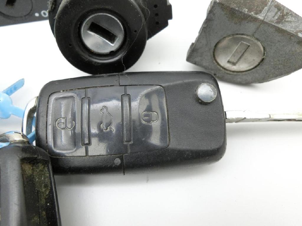 VW Scirocco III 13 08-14 Z?ndschloss 1x Schl?ssel T?rschliesszylinder
