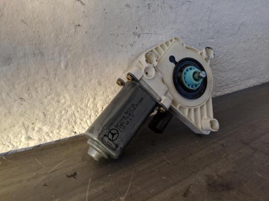 Mercedes W169 A-Klasse Fensterhebermotor vorn rechts A1698201642 Bild Mercedes W169 A-Klasse Fensterhebermotor vorn rechts A1698201642