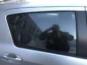 Toyota Yaris XP13 Türscheibe hinten rechts Seitenscheibe Fenster Colorglas

