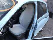 Renault Twingo III Sitz vorn links Fahrersitz Stoff kleines Brandloch 
