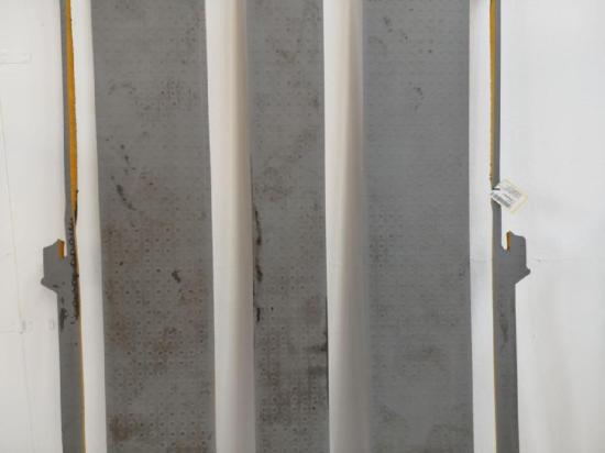 VW T5 Multivan 7H Bodenbelag grau Schienensystem Boden Gummiboden Bild VW T5 Multivan 7H Bodenbelag grau Schienensystem Boden Gummiboden 