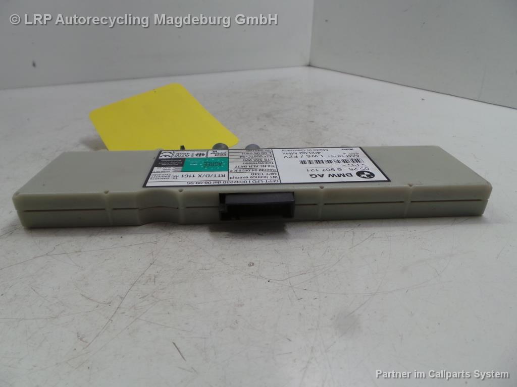 BMW 318i E46 Coupe Bj.2000 Verstärker Antenne 65256907121 Bild BMW 318i E46 Coupe Bj.2000 Verstärker Antenne 65256907121