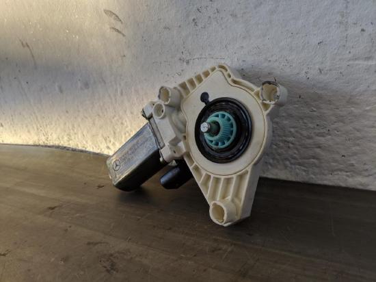 Mercedes W169 A-Klasse Fensterhebermotor vorn rechts A1698201642 Bild Mercedes W169 A-Klasse Fensterhebermotor vorn rechts A1698201642