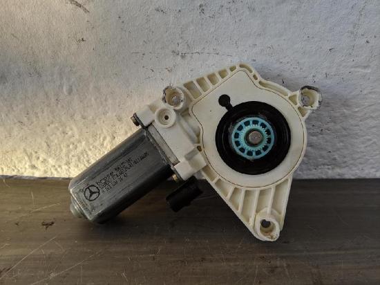 Mercedes W169 A-Klasse Fensterhebermotor vorn rechts A1698201642 Bild Mercedes W169 A-Klasse Fensterhebermotor vorn rechts A1698201642