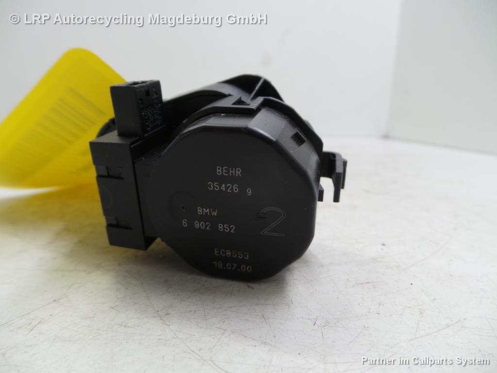 BMW 318i E46 Coupe Bj.2000 Stellmotor Hezungsgebläse 6902851 Bild BMW 318i E46 Coupe Bj.2000 Stellmotor Hezungsgebläse 6902851