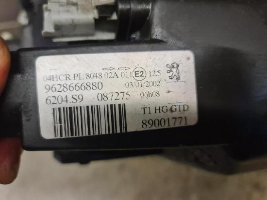 Peugeot 206CC Scheinwerfer links vorn Halogen Lampe 9628666880 BJ00-03 Bild Peugeot 206CC Scheinwerfer links vorn Halogen Lampe 9628666880 BJ00-03