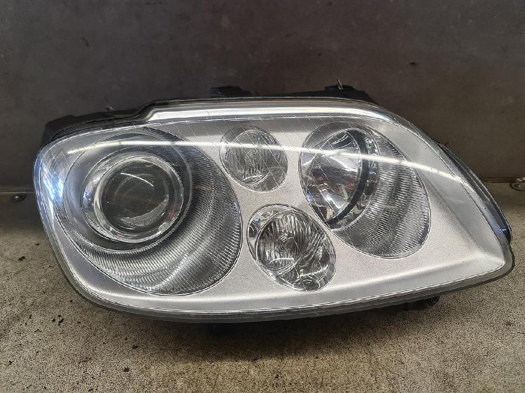 VW Touran 1T Scheinwerfer rechts vorn 0301205272 Xenon Lampe BJ03-06 Bild VW Touran 1T Scheinwerfer rechts vorn 0301205272 Xenon Lampe BJ03-06