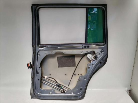 VW Touran 1T original Tür hinten rechts LD7X-Platinum Grey Rohbau Bj.2004 Bild VW Touran 1T original Tür hinten rechts LD7X-Platinum Grey Rohbau Bj.2004 