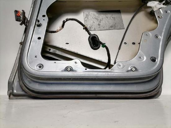 VW Touran 1T original Tür hinten rechts LD7X-Platinum Grey Rohbau Bj.2004 Bild VW Touran 1T original Tür hinten rechts LD7X-Platinum Grey Rohbau Bj.2004 