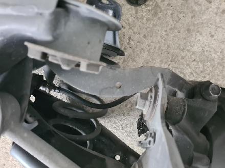 Querlenker links hinten unten Toyota Auris (E18)