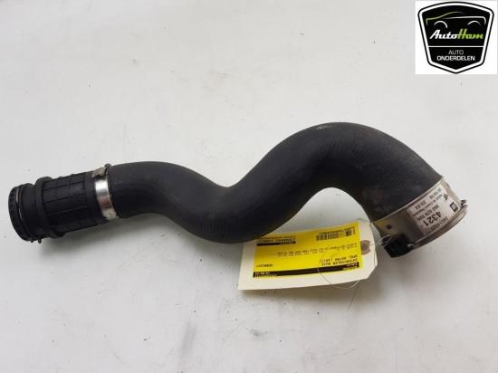 Intercooler Schlauch 39014321 Opel Astra K Schrägheck 5-drs 1.6 CDTI 110 16V (B16DTE(Euro 6)) 2017 Bild Intercooler Schlauch 39014321 Opel Astra K Schrägheck 5-drs 1.6 CDTI 110 16V (B16DTE(Euro 6)) 2017