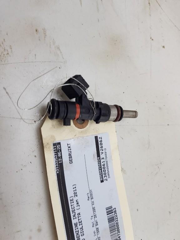 Kraftstoff-Injector 77365392 Alfa Romeo Giulietta (940) Schr?gheck 1.4 TB 16V MultiAir (940.A.2000) 2011-01 Bild Kraftstoff-Injector 77365392 Alfa Romeo Giulietta (940) Schr?gheck 1.4 TB 16V MultiAir (940.A.2000) 2011-01