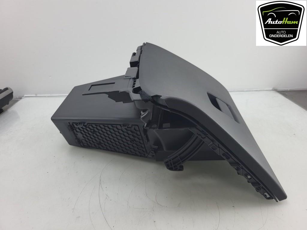 Handschuhfach YQ002530CY Citroën C3 Aircross I (2C/2R) SUV 1.2 e-THP PureTech 110 (EB2ADT(HNP)) 2018 Bild Handschuhfach YQ002530CY Citroën C3 Aircross I (2C/2R) SUV 1.2 e-THP PureTech 110 (EB2ADT(HNP)) 2018