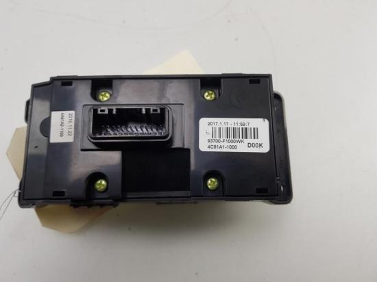 Schalter 93700F1000 Kia Sportage (QL) Geländewagen 1.6 GDI 16V 4x2 (G4FD) 2018 Bild Schalter 93700F1000 Kia Sportage (QL) Geländewagen 1.6 GDI 16V 4x2 (G4FD) 2018