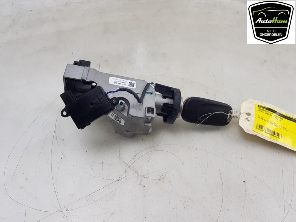 Zündschloss + Schlüssel 13279296 Opel Astra K Schrägheck 5-drs 1.5 12V (A0001E2F1.5 12V) 2021
