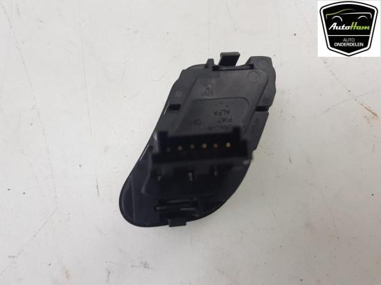 Schalter 156088495 Alfa Romeo Giulietta (940) Schr?gheck 1.4 TB 16V MultiAir (940.A.2000) 2011-01 Bild Schalter 156088495 Alfa Romeo Giulietta (940) Schr?gheck 1.4 TB 16V MultiAir (940.A.2000) 2011-01