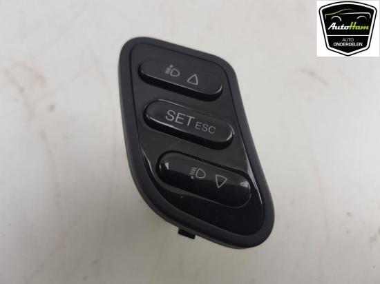 Schalter 156088495 Alfa Romeo Giulietta (940) Schr?gheck 1.4 TB 16V MultiAir (940.A.2000) 2011-01 Bild Schalter 156088495 Alfa Romeo Giulietta (940) Schr?gheck 1.4 TB 16V MultiAir (940.A.2000) 2011-01