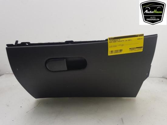 Handschuhfach 156092219 Alfa Romeo Giulietta (940) Schrägheck 1.4 TB 16V MultiAir (940.A.2000) 2011-01 Bild Handschuhfach 156092219 Alfa Romeo Giulietta (940) Schrägheck 1.4 TB 16V MultiAir (940.A.2000) 2011-01