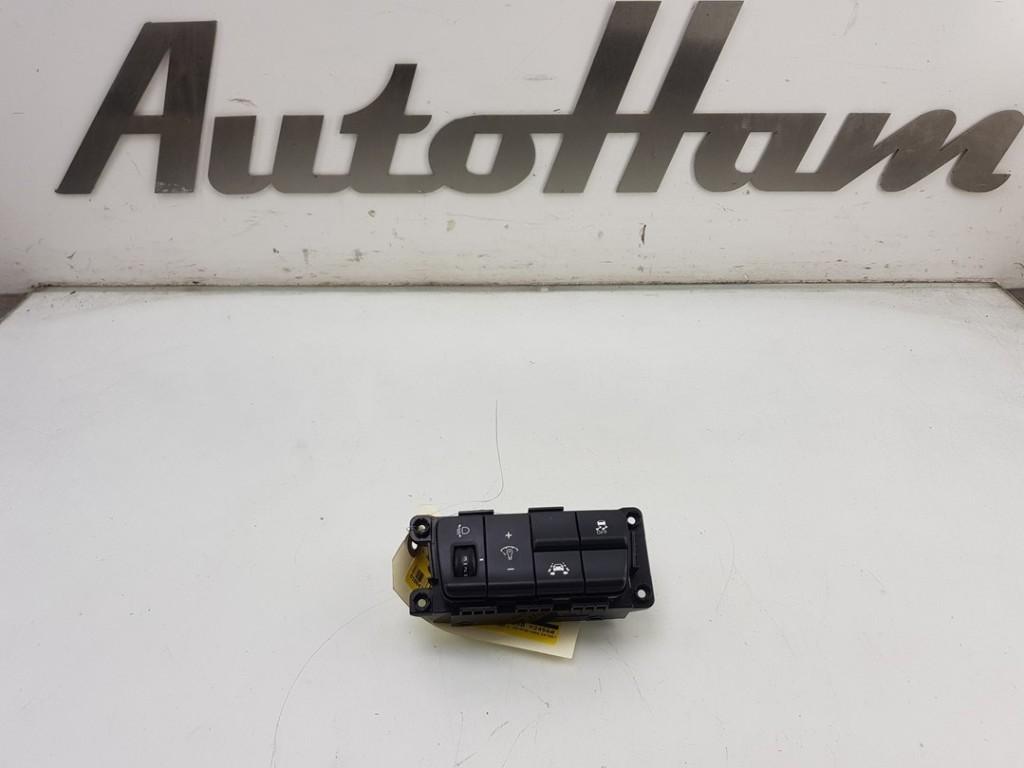 Schalter 93700F1000 Kia Sportage (QL) Geländewagen 1.6 GDI 16V 4x2 (G4FD) 2018 Bild Schalter 93700F1000 Kia Sportage (QL) Geländewagen 1.6 GDI 16V 4x2 (G4FD) 2018