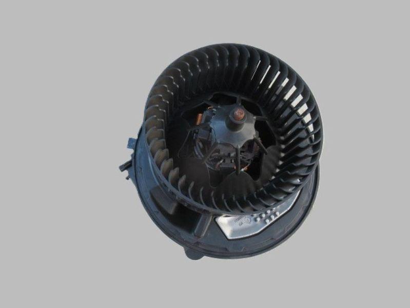 Gebläsemotor Heizgebläse SKODA OCTAVIA (5E3) 1.2 TSI 77 KW 5Q1819021B