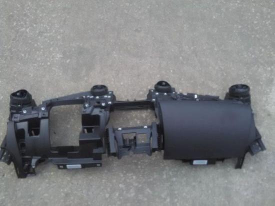 Armaturenbrett Unterteil mit Luftdüsen und Handschuhfach MINI MINI (R56) ONE 70 KW Bild Armaturenbrett Unterteil mit Luftdüsen und Handschuhfach MINI MINI (R56) ONE 70 KW