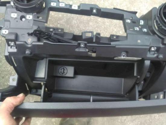 Armaturenbrett Unterteil mit Luftdüsen und Handschuhfach MINI MINI (R56) ONE 70 KW Bild Armaturenbrett Unterteil mit Luftdüsen und Handschuhfach MINI MINI (R56) ONE 70 KW