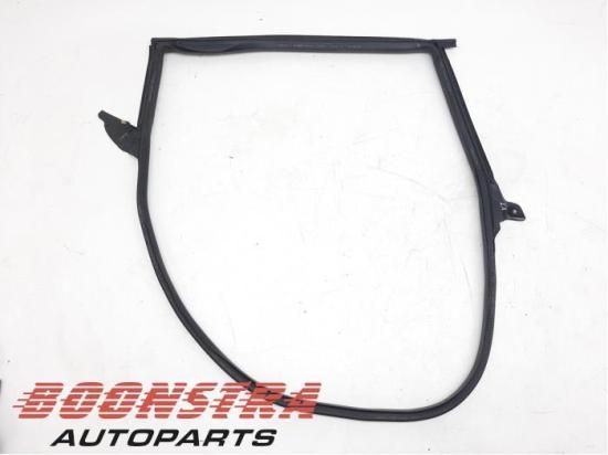 Türgummi links hinten Tesla Model 3 5YJ3 109051100K Bild Türgummi links hinten Tesla Model 3 5YJ3 109051100K