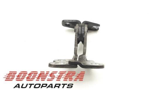 Türscharnier vorne rechts Tesla Model 3 5YJ3 110103400F Bild Türscharnier vorne rechts Tesla Model 3 5YJ3 110103400F