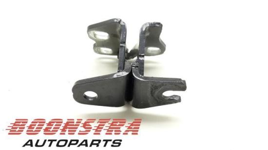 Türscharnier vorne rechts Tesla Model 3 5YJ3 110103499F Bild Türscharnier vorne rechts Tesla Model 3 5YJ3 110103499F