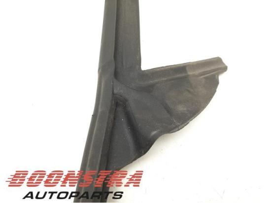 Türgummi links hinten Tesla Model 3 5YJ3 109051100K Bild Türgummi links hinten Tesla Model 3 5YJ3 109051100K