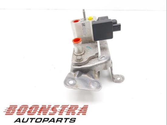 Heizungskühler Tesla Model S 5YJS 103735700E Bild Heizungskühler Tesla Model S 5YJS 103735700E