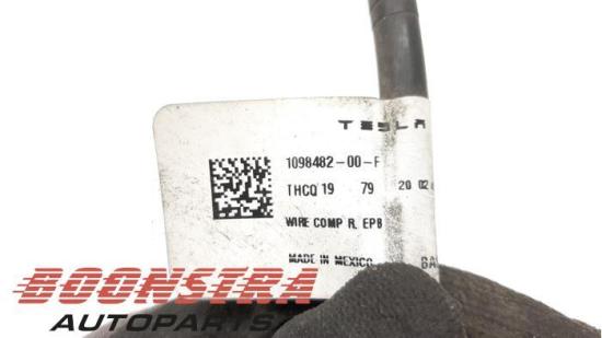 Schubstrebe Tesla Model 3 5YJ3 109848200F Bild Schubstrebe Tesla Model 3 5YJ3 109848200F