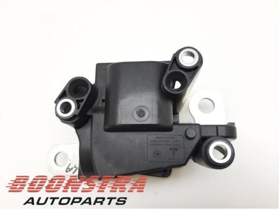 Schalter Tesla Model 3 5YJ3 108933400J Bild Schalter Tesla Model 3 5YJ3 108933400J