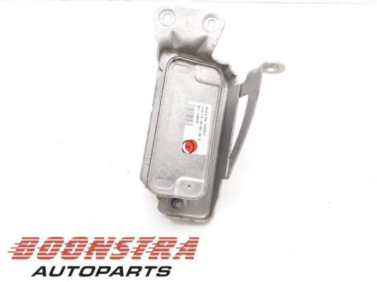 Heizungskühler Tesla Model S 5YJS 103735700E Bild Heizungskühler Tesla Model S 5YJS 103735700E