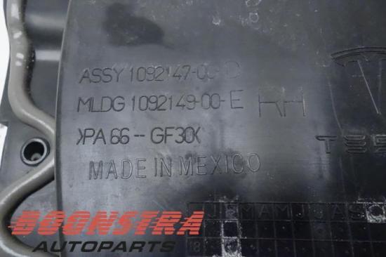 Türverkleidung rechts vorne Tesla Model 3 5YJ3 109214900E Bild Türverkleidung rechts vorne Tesla Model 3 5YJ3 109214900E