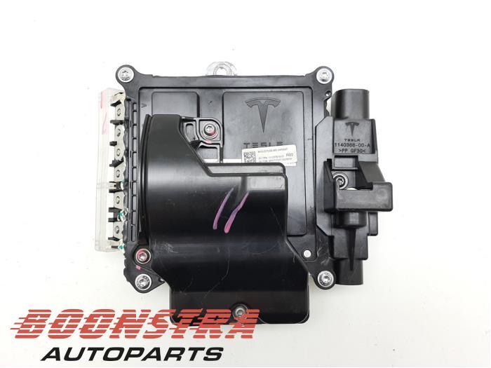 Steuergerät Tesla Model S 5YJS 111237990D Bild Steuergerät Tesla Model S 5YJS 111237990D