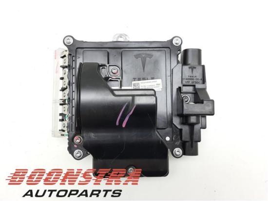 Steuergerät Tesla Model S 5YJS 111237990D Bild Steuergerät Tesla Model S 5YJS 111237990D